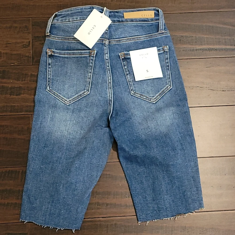 BNWT Cello Distressed Bermuda Shorts - Picture 3 of 5